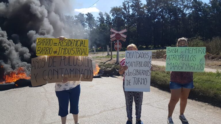 Vecinos hicieron piquete contra Bunge y ADM por postergar la compra de sus viviendas