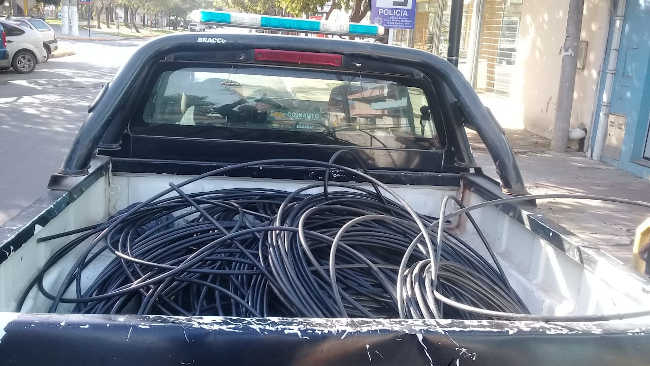 ¿Alguien puede explicarle a los ladrones de cables que la fibra óptica no tienen ningún valor?