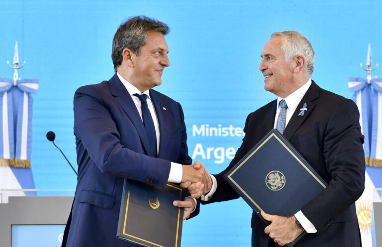 Un cerco a la evasión fiscal Un cerco a la evasión fiscal