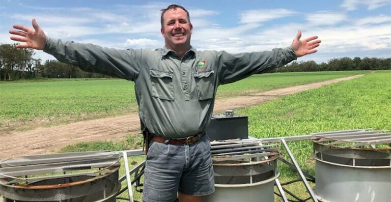 Aspiradora de insectos reemplaza pesticidas en campos de fresas Aspiradora de insectos reemplaza pesticidas en campos de fresas