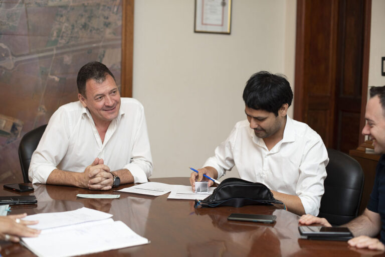 FAE: la Municipalidad realizó millonario aporte para la construcción de un playón deportivo en la escuela Nº 548 FAE: la Municipalidad realizó millonario aporte para la construcción de un playón deportivo en la escuela Nº 548