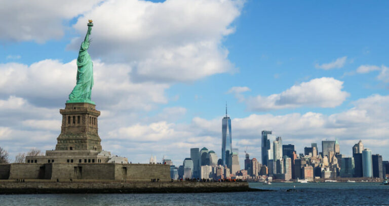Efemérides 4 de Julio: Libertad EEUU DiStefano Lollobrigida Curie Estrella Palotinos Piazzolla Fútbol Palermo White Bianchi MédicoRural Efemérides 4 de Julio: Libertad EEUU DiStefano Lollobrigida Curie Estrella Palotinos Piazzolla Fútbol Palermo White Bianchi MédicoRural