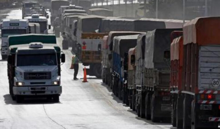 Entre 15.000 a 20.000 camiones por día llevarán granos a los puertos del Gran Rosario