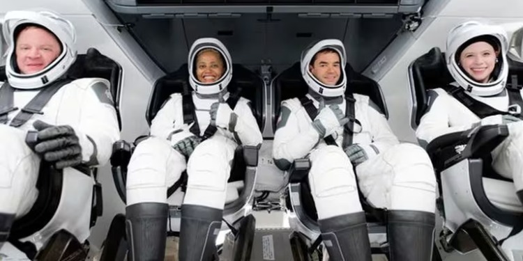Cuerpo y mente de cuatro astronautas sufre alteraciones al estar tres días en el espacio, esta es la razón