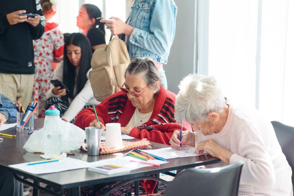La Municipalidad llevó música, ejercicio y recreación al hogar de ancianos San Lorenzo