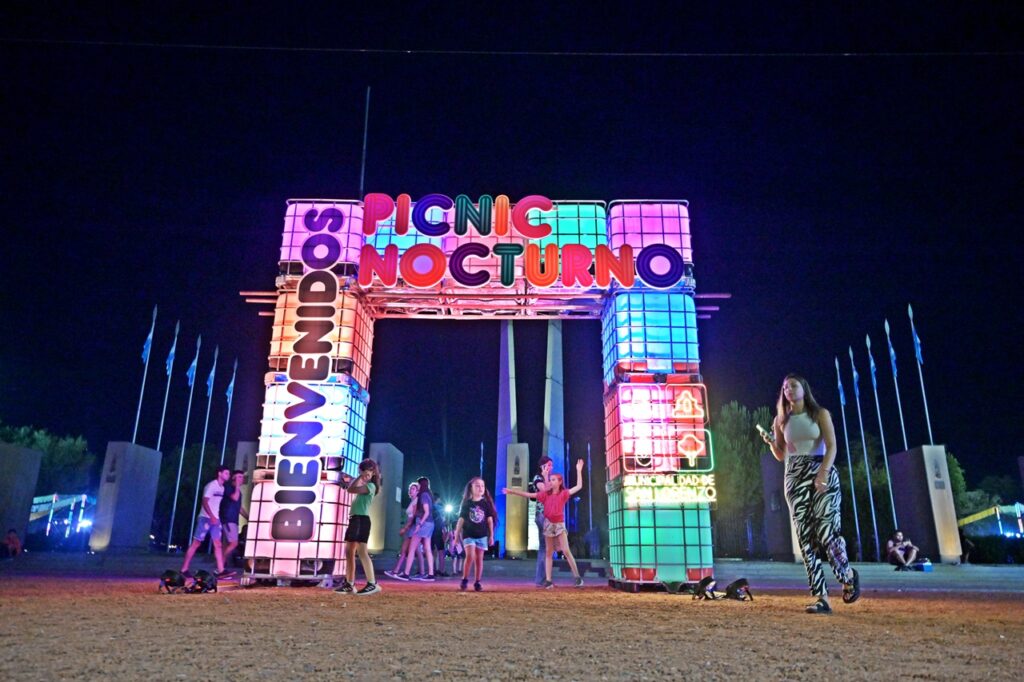 Este viernes se celebra una nueva edición del picnic nocturno, con múltiples atracciones para pasar una noche genial