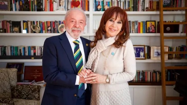 Cristina Fernández de Kirchner recibió a Lula da Silva y calificó la visita como «un acto político de solidaridad» Cristina Fernández de Kirchner recibió a Lula da Silva y calificó la visita como «un acto político de solidaridad»