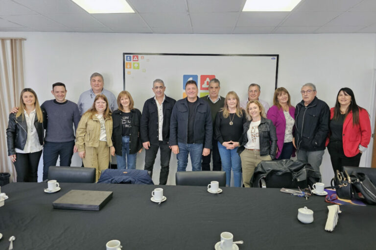 La Municipalidad reconoció la labor profesional y solidaria de los farmacéuticos sanlorencinos La Municipalidad reconoció la labor profesional y solidaria de los farmacéuticos sanlorencinos