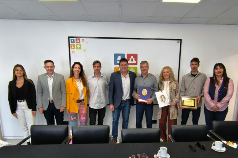 La Municipalidad de San Lorenzo otorgó reconocimientos a la trayectoria comercial de Igni Modas La Municipalidad de San Lorenzo otorgó reconocimientos a la trayectoria comercial de Igni Modas