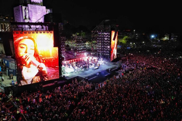 Rosario tricentenaria: 250 mil personas disfrutaron del show Nicki Nicole y Baglietto en el Monumento