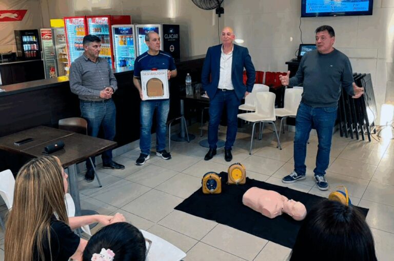 La Municipalidad de San Lorenzo dotó de un desfibrilador a la estación de servicio Puma Energy