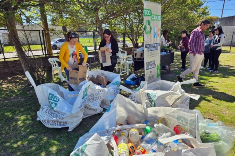 El “Ecocanje en tu barrio” debutó en José Hernández con gran respuesta de los vecinos El “Ecocanje en tu barrio” debutó en José Hernández con gran respuesta de los vecinos