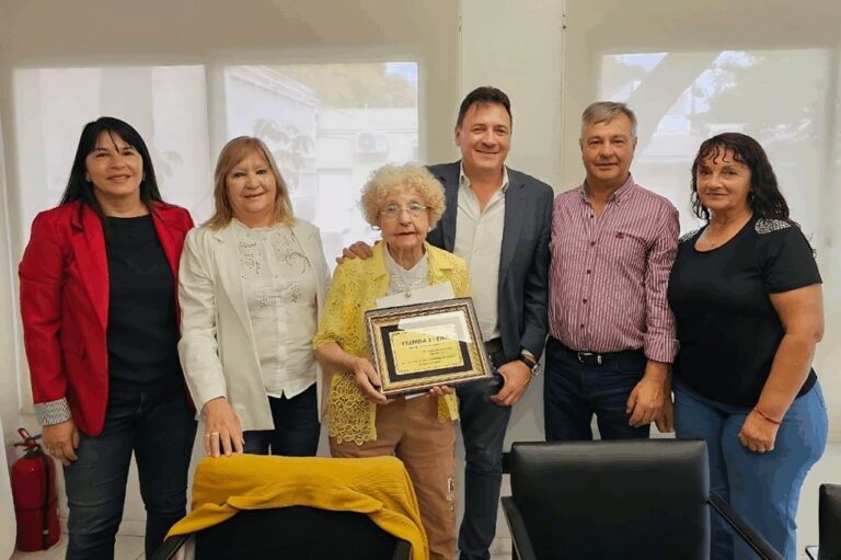 Raimundo brindó un reconocimiento a Tienda Elena, que cumplió 70 años de trayectoria Raimundo brindó un reconocimiento a Tienda Elena, que cumplió 70 años de trayectoria