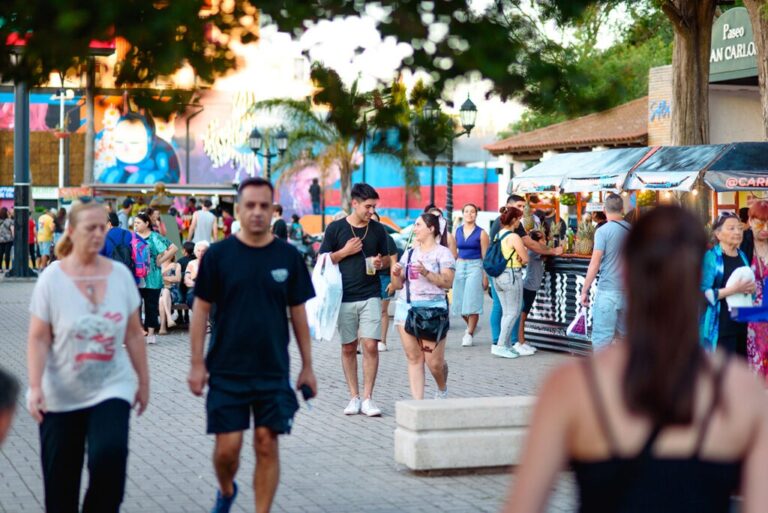 En la previa del Día de la Madre, este sábado la avenida San Martín se convertirá en peatonal En la previa del Día de la Madre, este sábado la avenida San Martín se convertirá en peatonal
