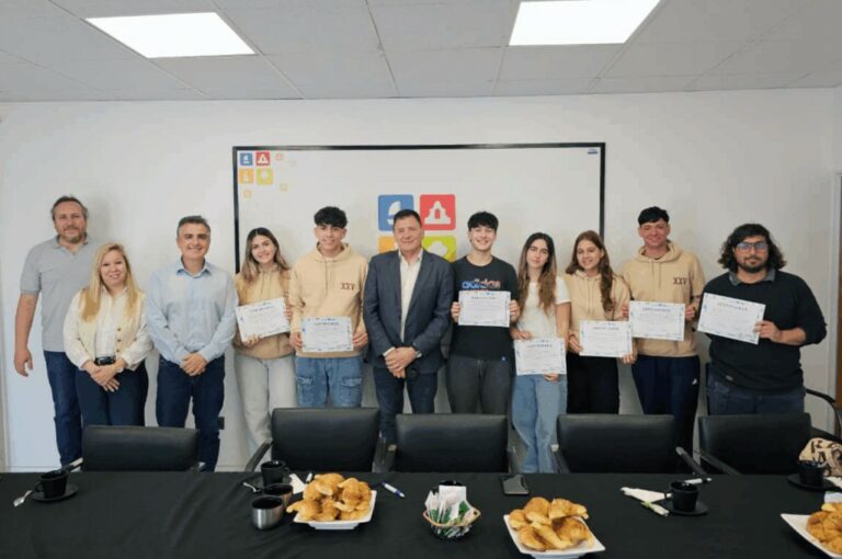 Alumnos de la escuela Nº 477 ganaron importante concurso y fueron reconocidos por el intendente Raimundo