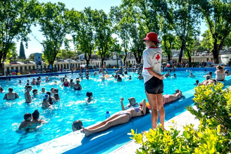 Abre la pileta de Parque Alem: los precios de los abonos