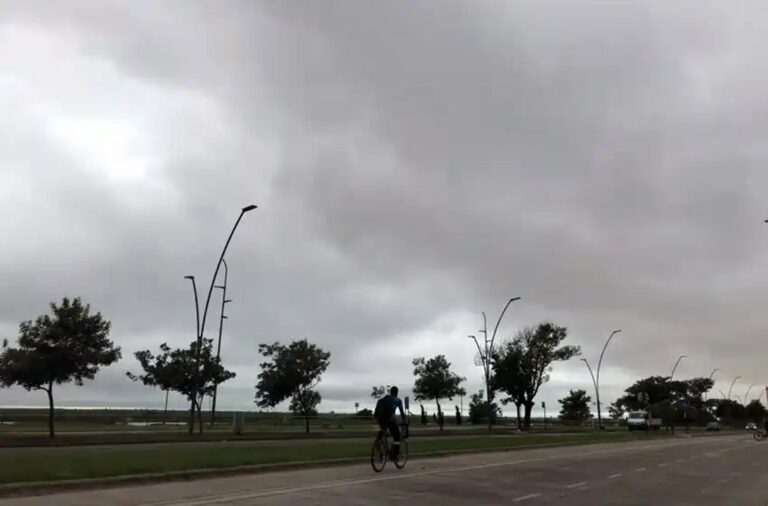 Domingo ventoso y alivio térmico tras el calor extremo en Rosario