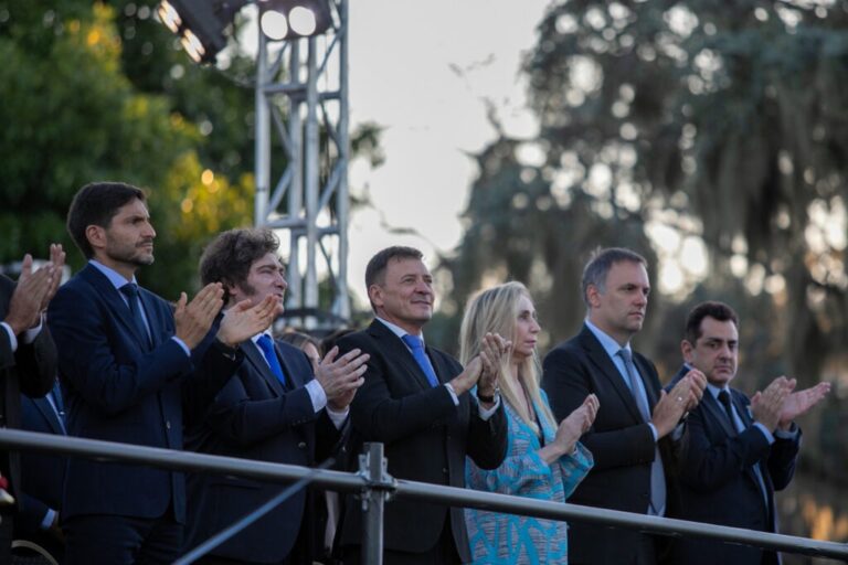 Con la presencia del presidente Milei, San Lorenzo evocó el glorioso combate de San Martín y sus granaderos