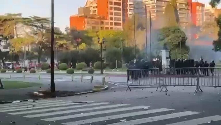 Disturbios en el Coloso: la Provincia apuntó contra “un grupo mínimo”