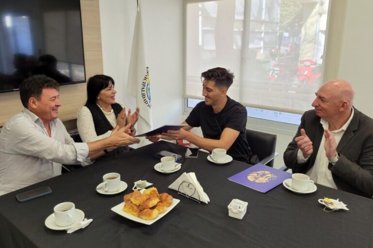 Raimundo distinguió a los artistas sanlorencinos Gustavo Chinelatto, Hernán Belart y Leila Abraham Raimundo distinguió a los artistas sanlorencinos Gustavo Chinelatto, Hernán Belart y Leila Abraham